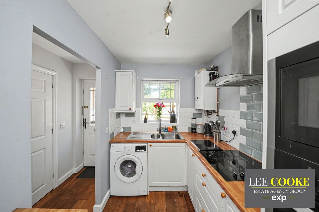 Property photo 2 of 33