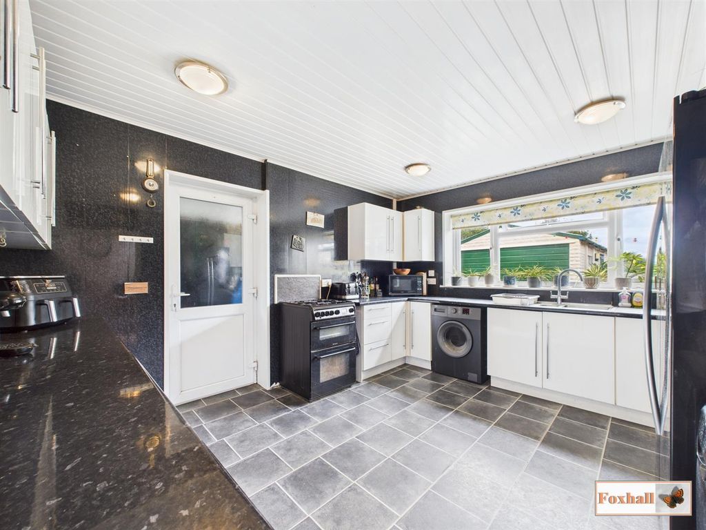 Property photo 3 of 22 Kitchen / Breakfast Room