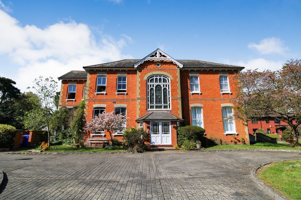 Property photo 1 of 12