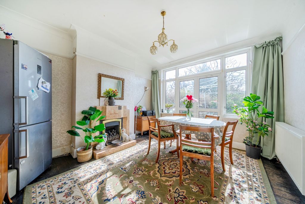 Property photo 3 of 11 Reception