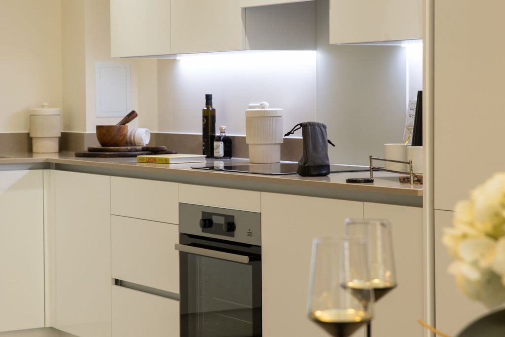 Property photo 2 of 8 3 Bed House Kitchen