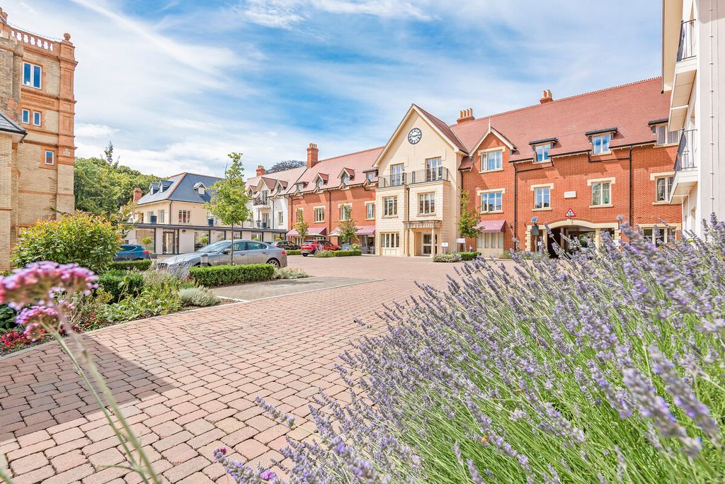 Property photo 1 of 14 Main Building