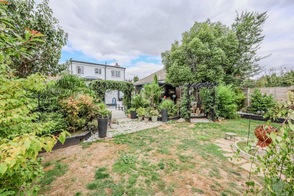 Property photo 3 of 42