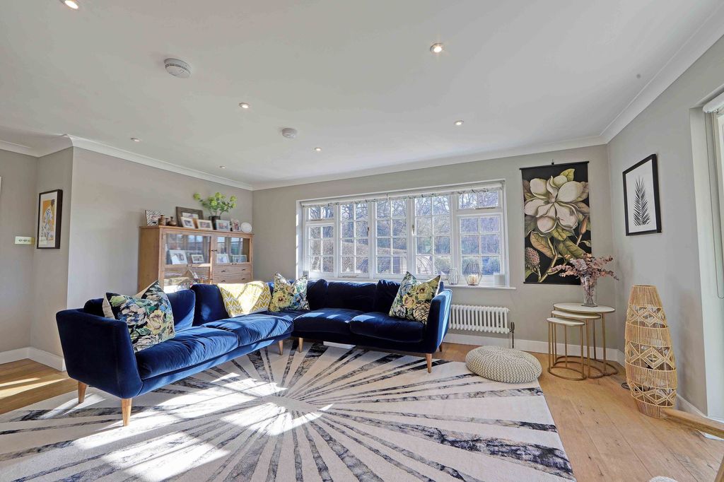 Property photo 3 of 28