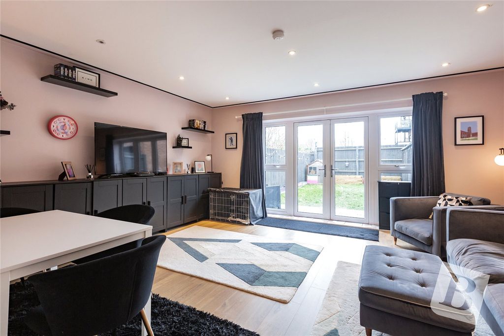 Property photo 2 of 16 Living Room