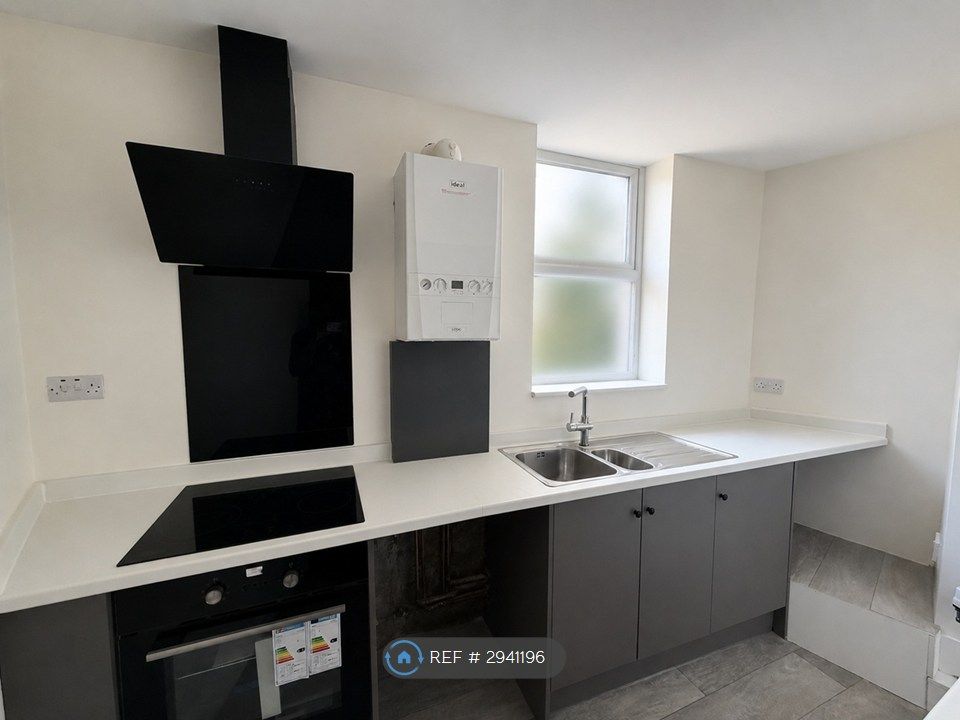 Property photo 2 of 9 Kitchen