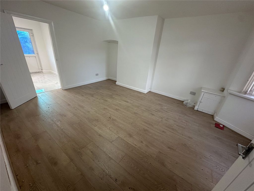 Property photo 3 of 17 Picture No. 05