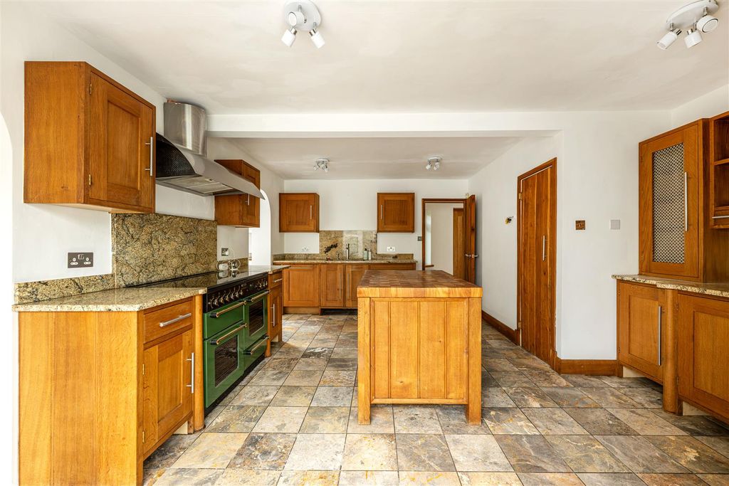 Property photo 2 of 23 Kitchen (1)
