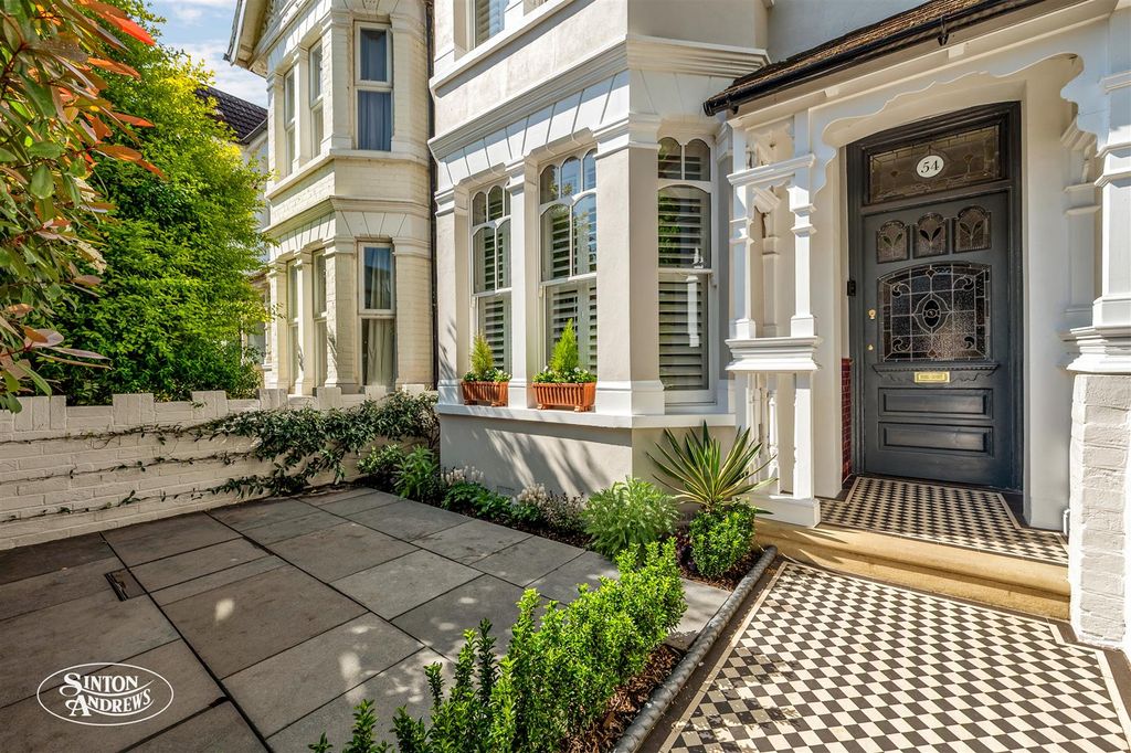 Property photo 2 of 15 54 St Kilda Road-3.Jpg