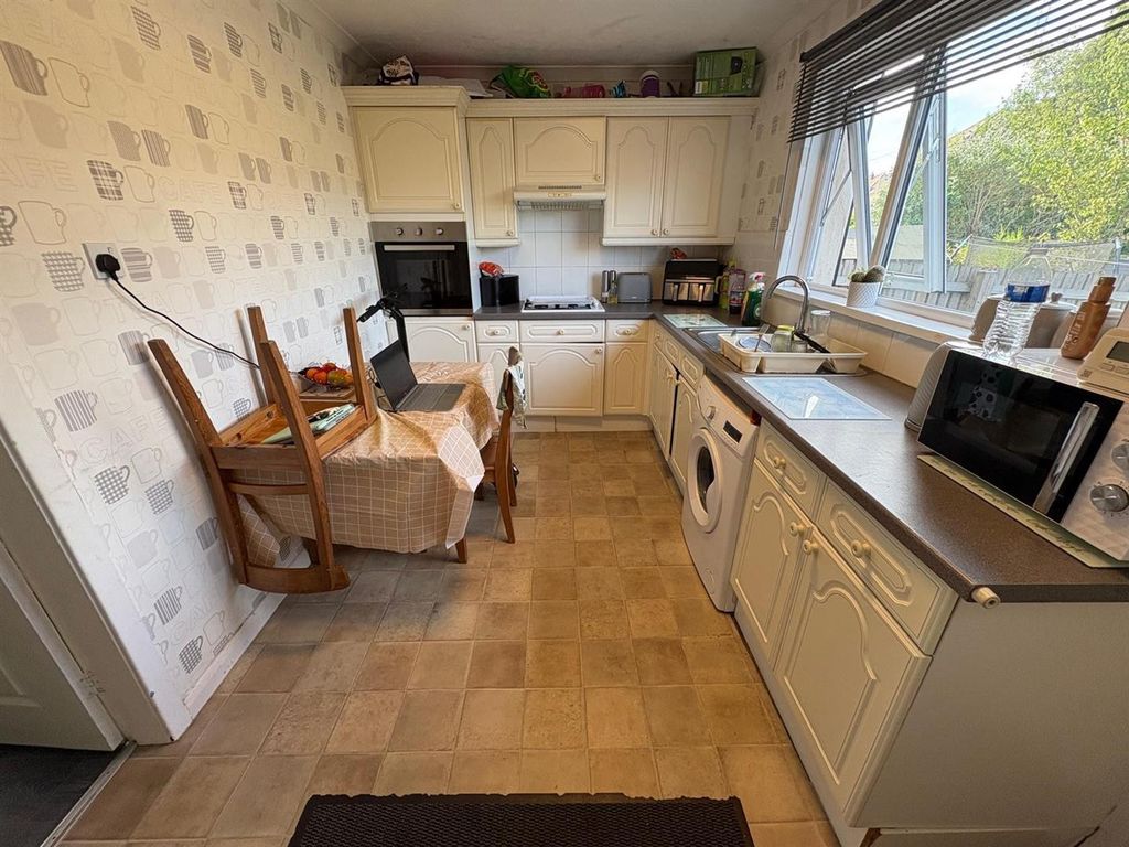Property photo 3 of 14
