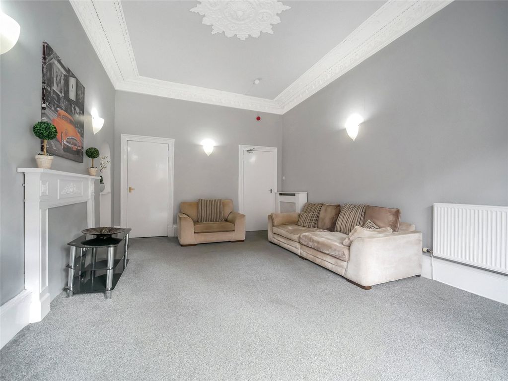 Property photo 3 of 18 Living Room