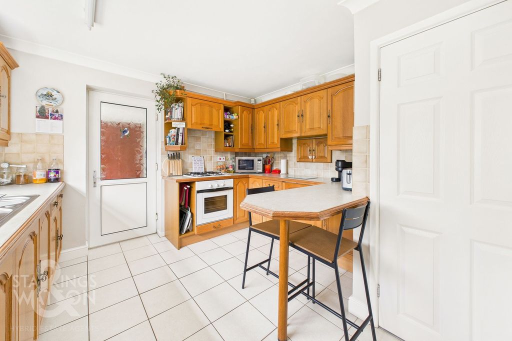 Property photo 3 of 27