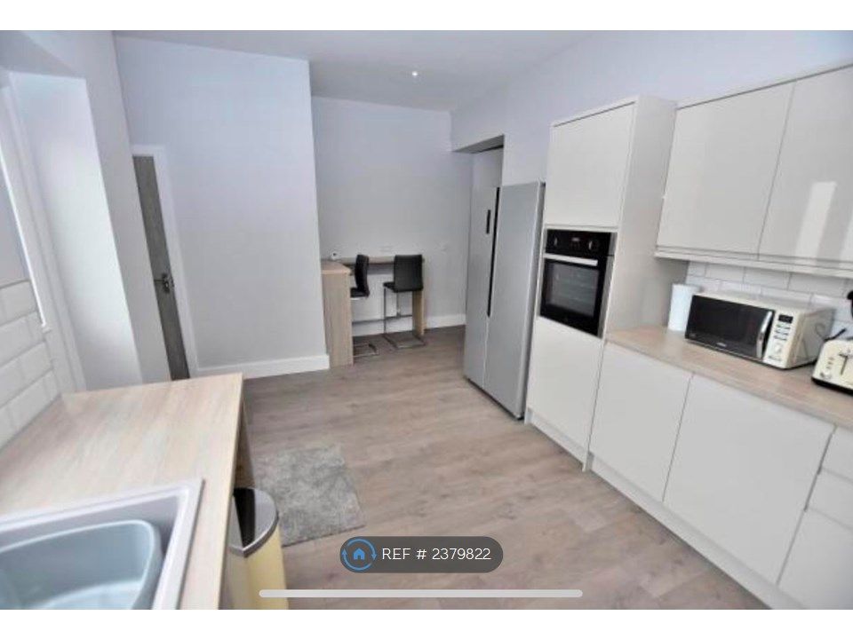 Property photo 2 of 9 Kitchen