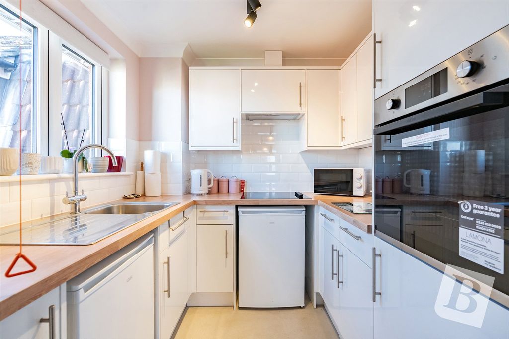 Property photo 2 of 12 Kitchen