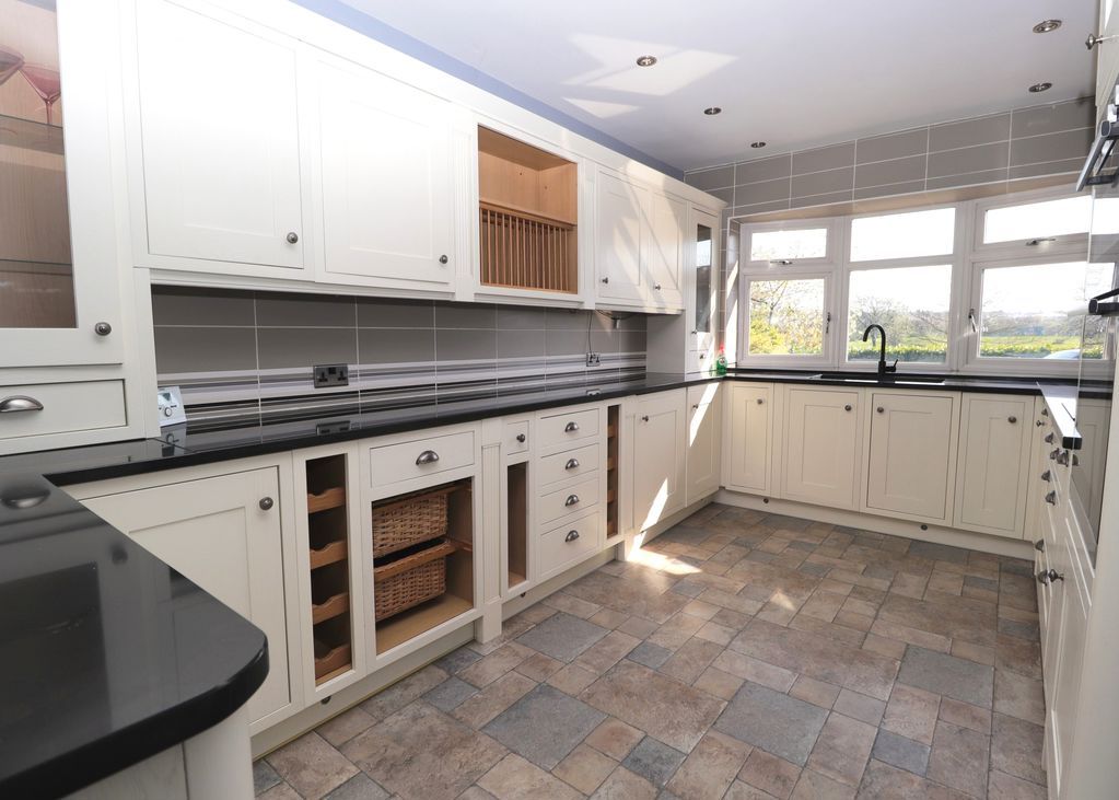 Property photo 3 of 37 Dining Kitchen