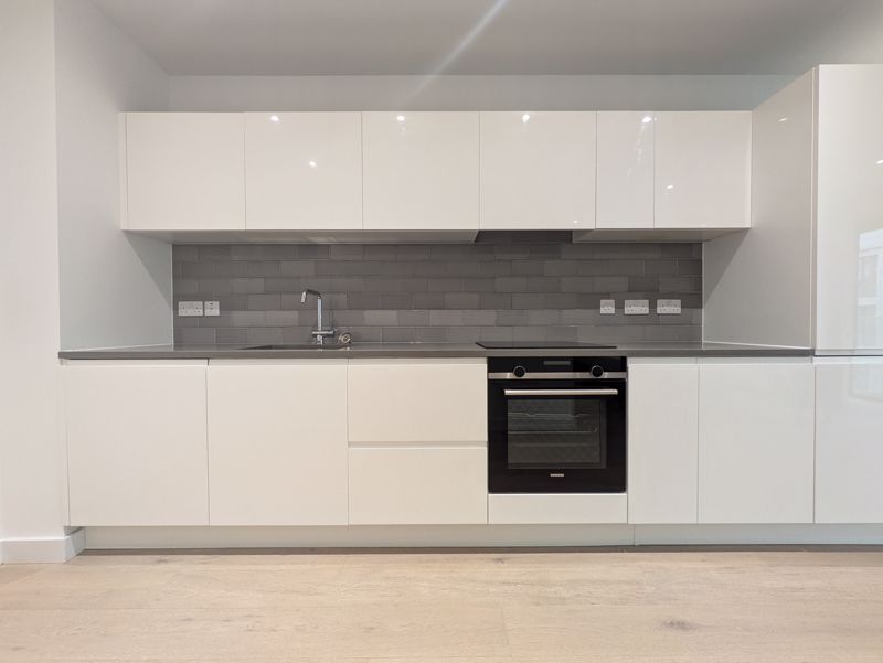 Property photo 1 of 11 Photo 6