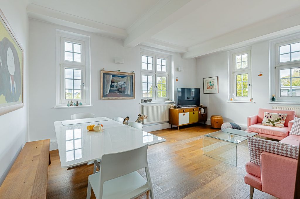 Property photo 1 of 32
