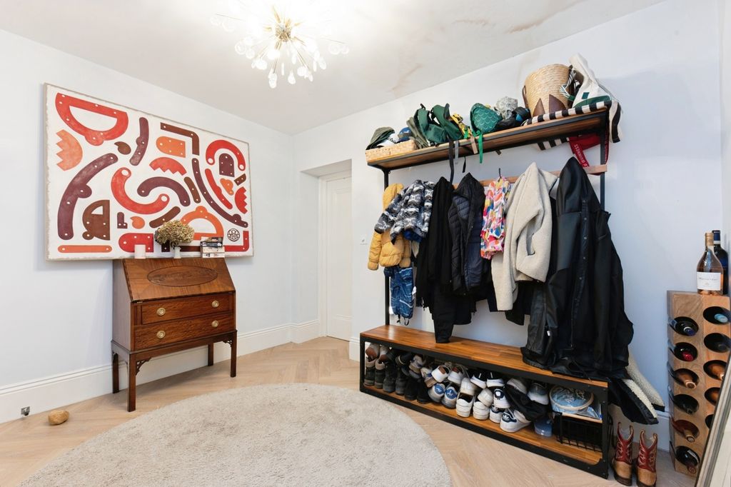 Additional image 13 of 3 bed flat for saleEpsom Road, Guildford, Surrey GU1