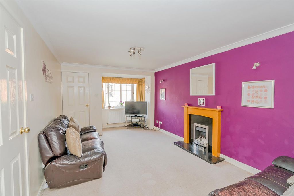 Property photo 2 of 17 St George Drive, Hednesford, Cannock, Ws12 0Fb -18