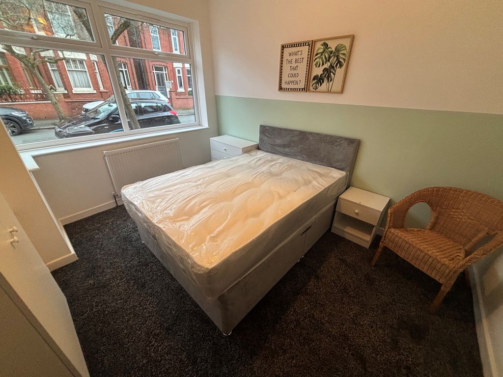 Property photo 2 of 5 Bedroom