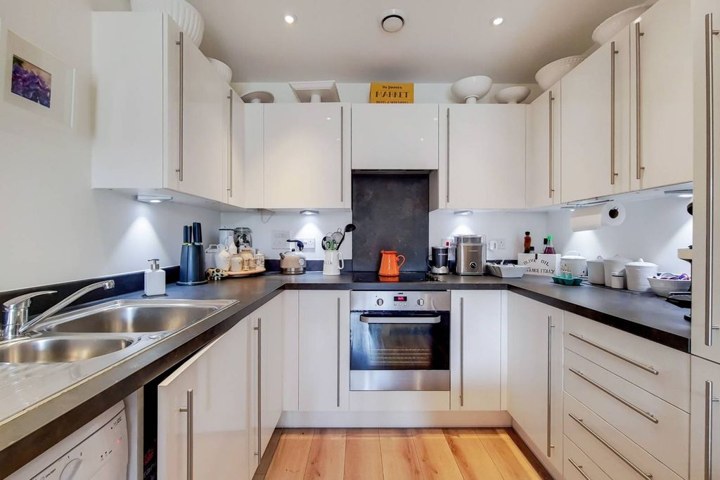 Property photo 3 of 8