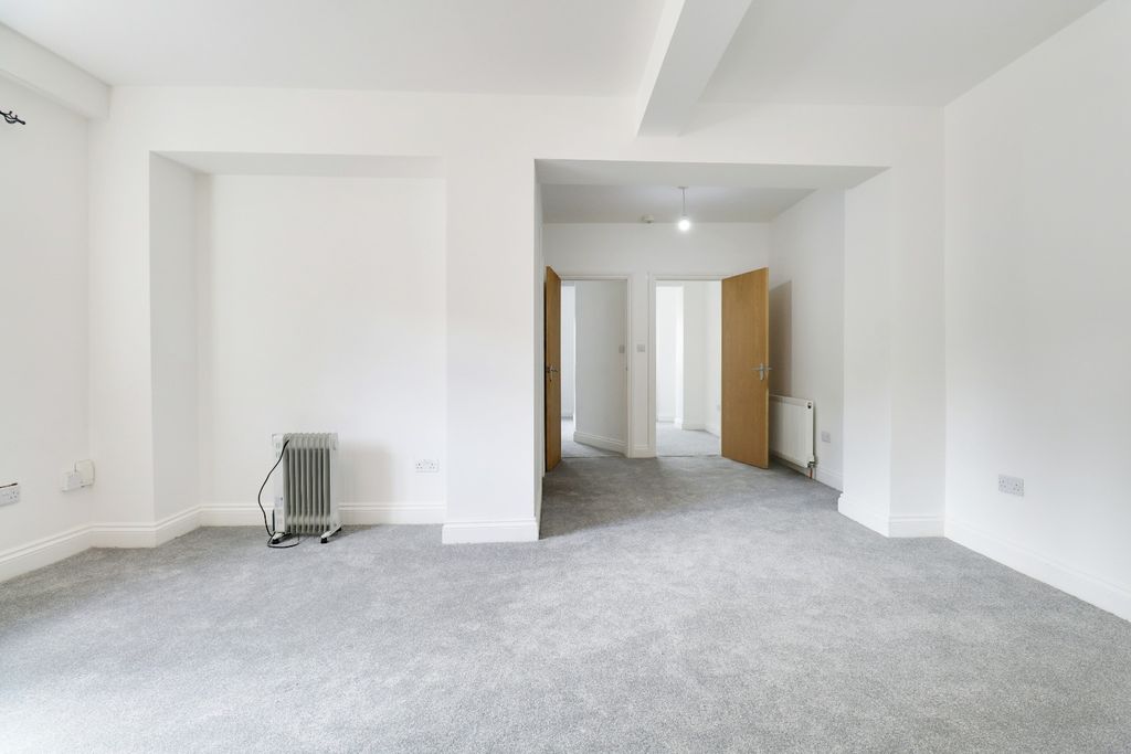 Property photo 3 of 13 5135033