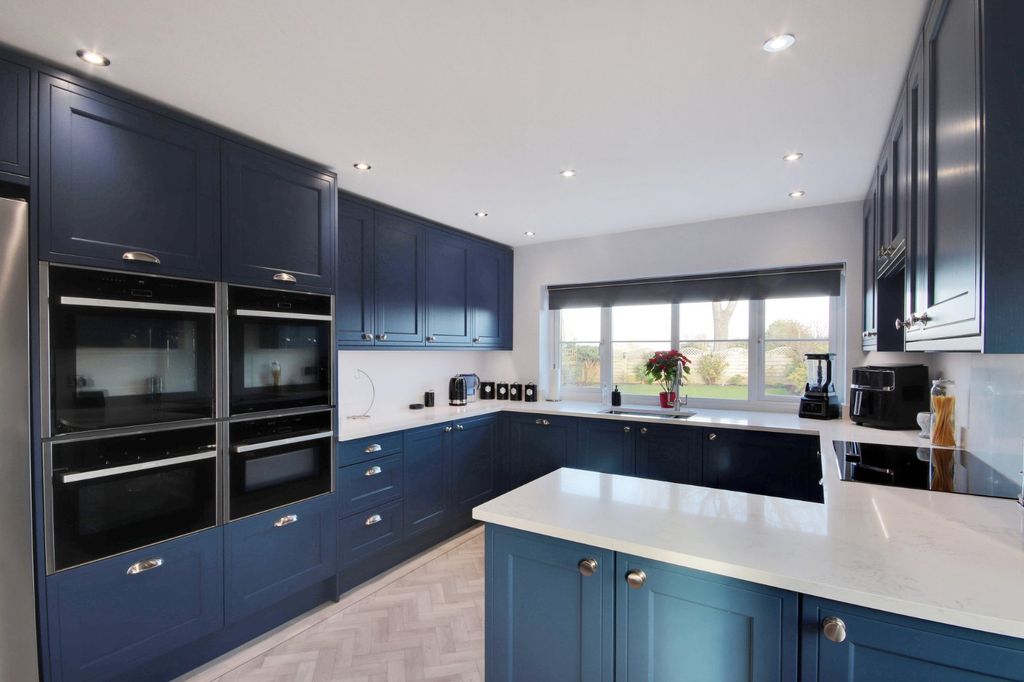 Property photo 2 of 23 Kitchen