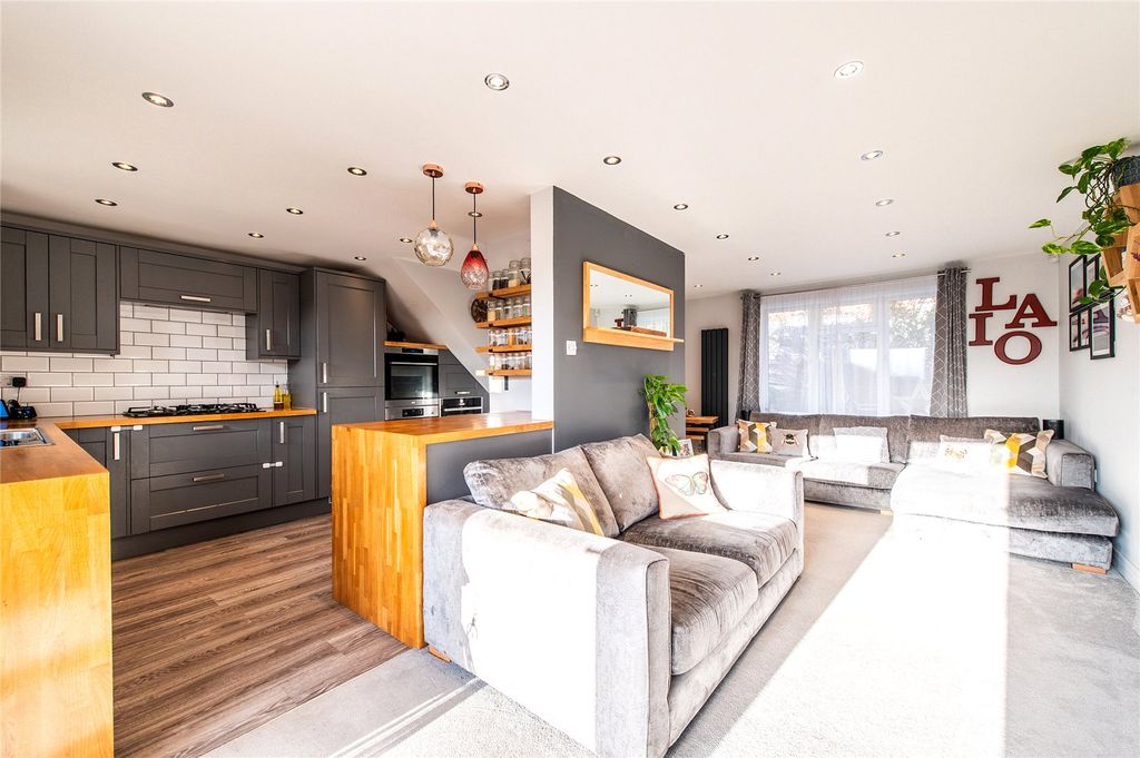 Property photo 3 of 16 Picture No. 10