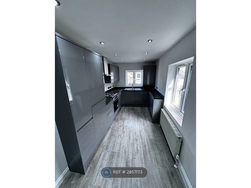 Property photo 1 of 21 Kitchen