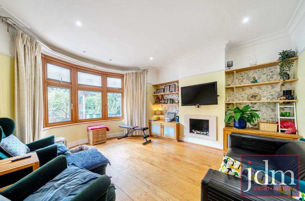 Property photo 2 of 9 72F185d1-c6E0-4E2...