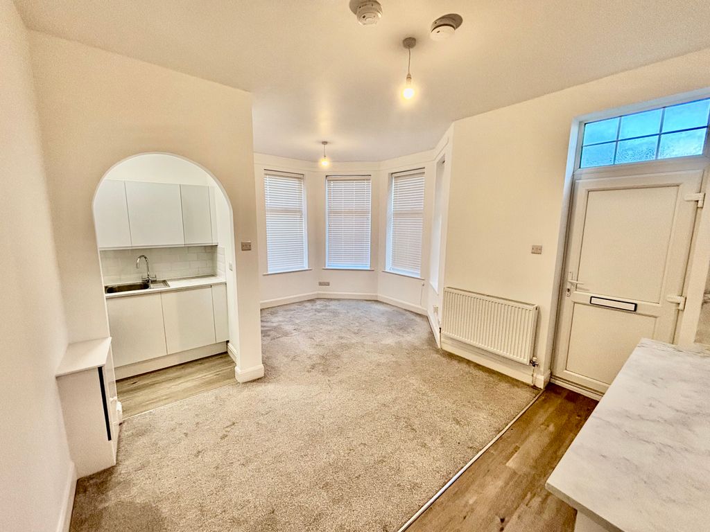 Property photo 3 of 6 Living