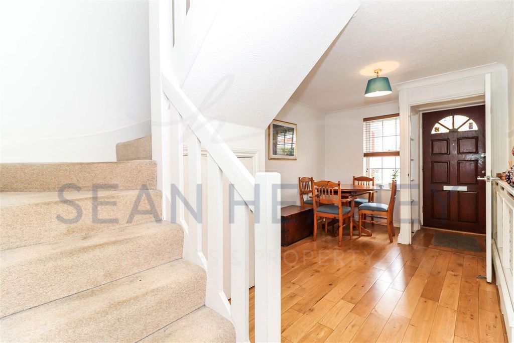 Property photo 2 of 20