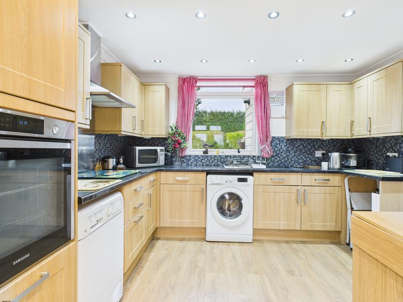 Property photo 3 of 14 Kitchen