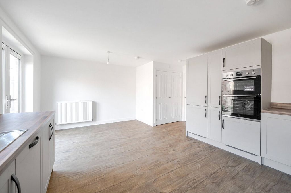 Property photo 3 of 8 Picture No. 10