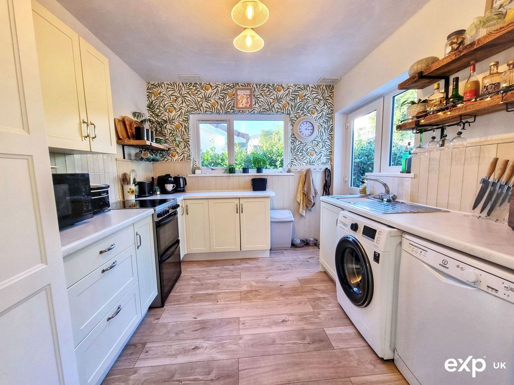 Property photo 3 of 28