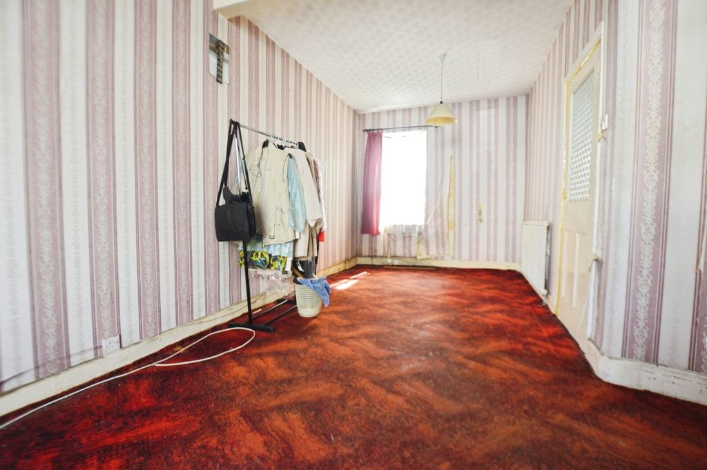 Property photo 3 of 10 Pbox-Img.Jpg