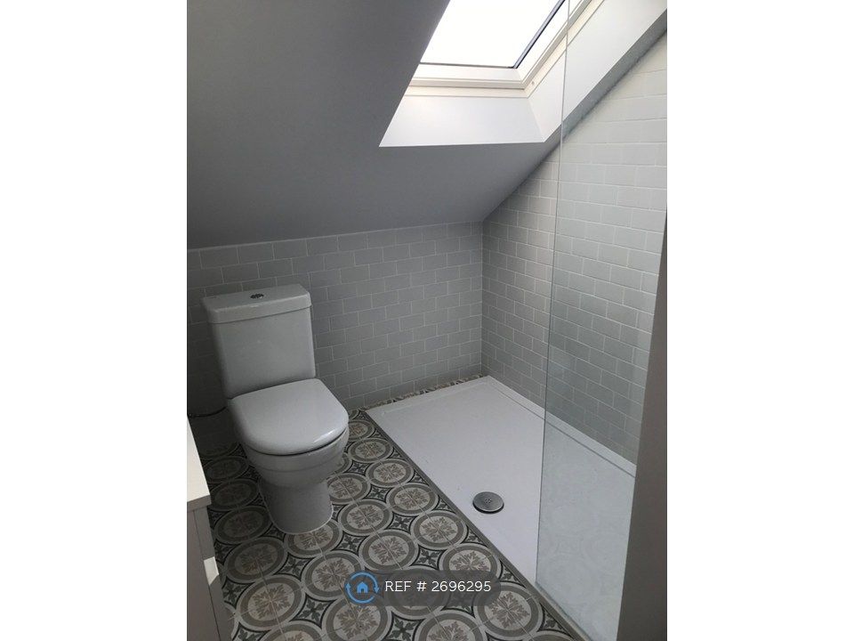 Property photo 3 of 7 Bathroom Shower