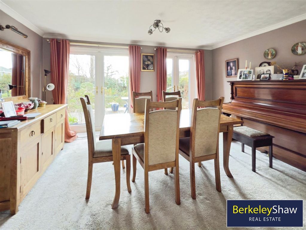 Property photo 3 of 18 Lounge/Dining Room