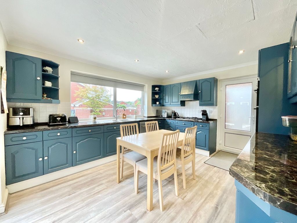 Property photo 2 of 28