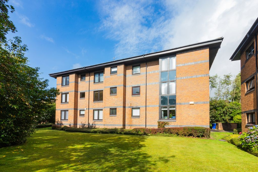 Property photo 1 of 12 44 Victoria Gardens-21