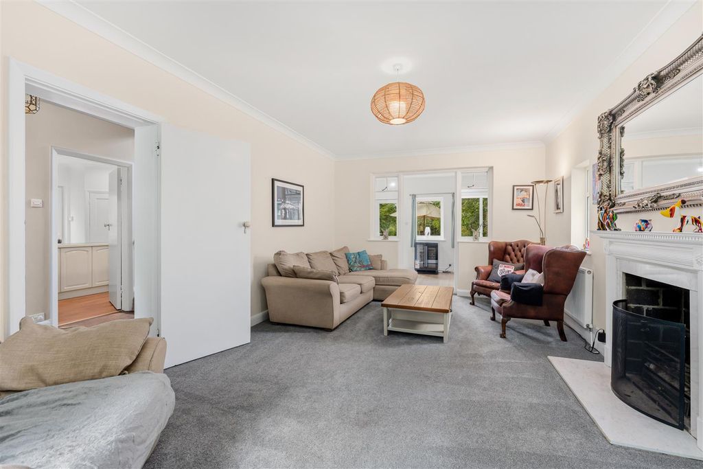 Property photo 2 of 24 19 Broad Gap, Bodicote-7.Jpg