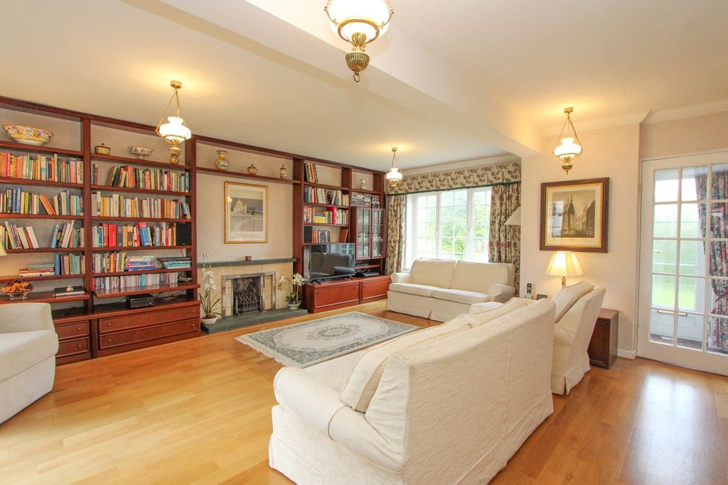 Property photo 2 of 25
