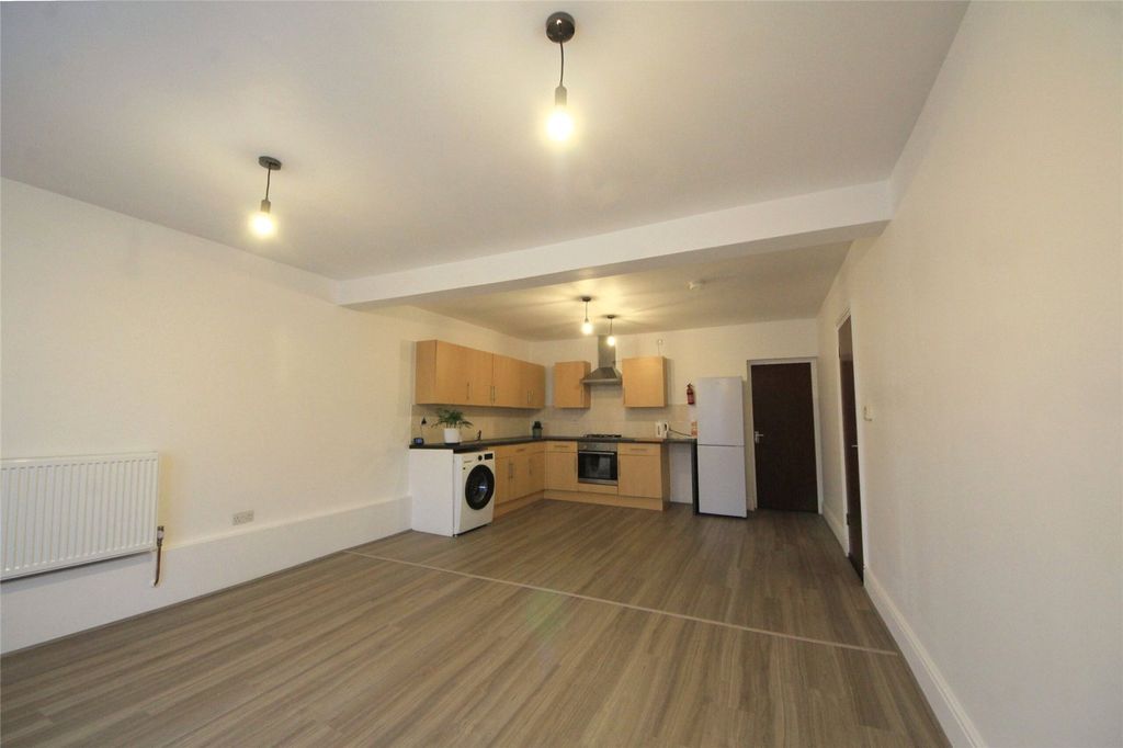 Property photo 2 of 16 Picture No. 17