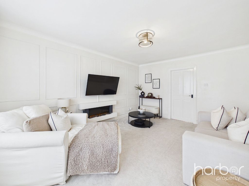 Property photo 2 of 17 4804225