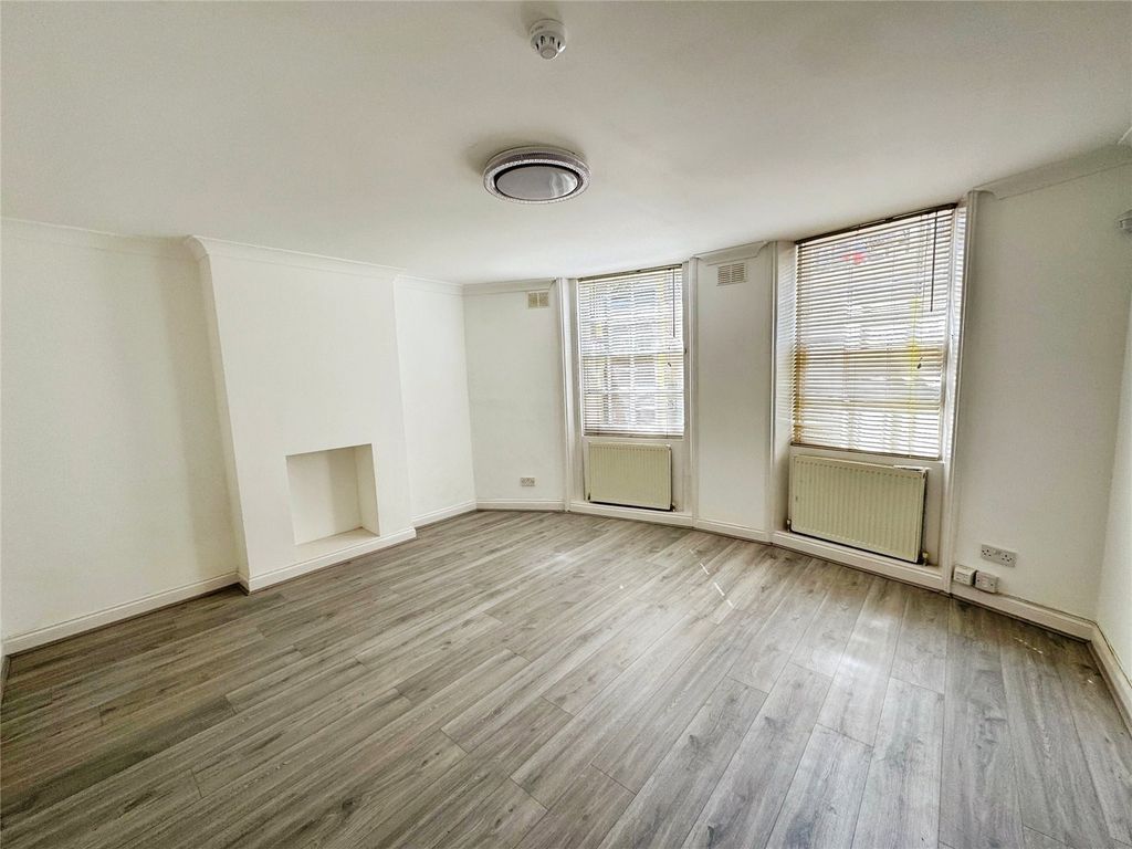 Property photo 2 of 12 Picture No. 05