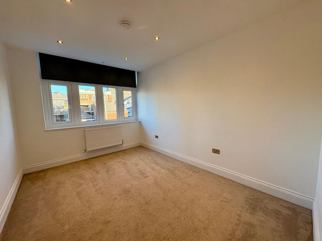 Property photo 2 of 12 Image