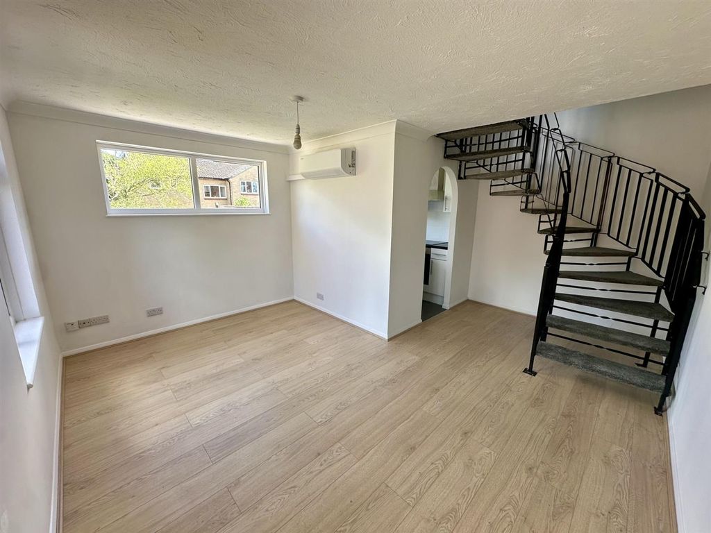 Property photo 2 of 9 8.Jpg