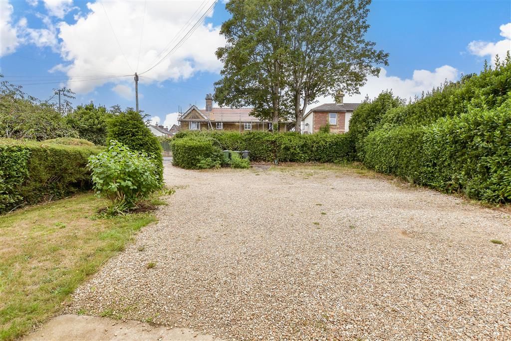Property photo 2 of 12 Driveway/Parking