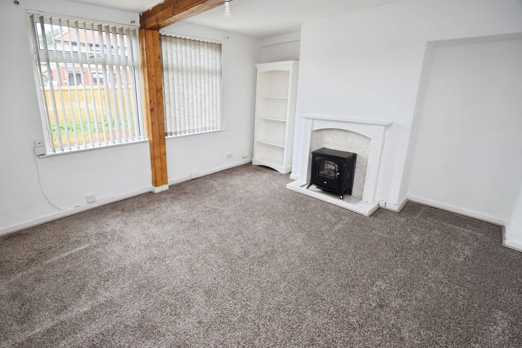 Property photo 3 of 15 00950F9d-Lounge