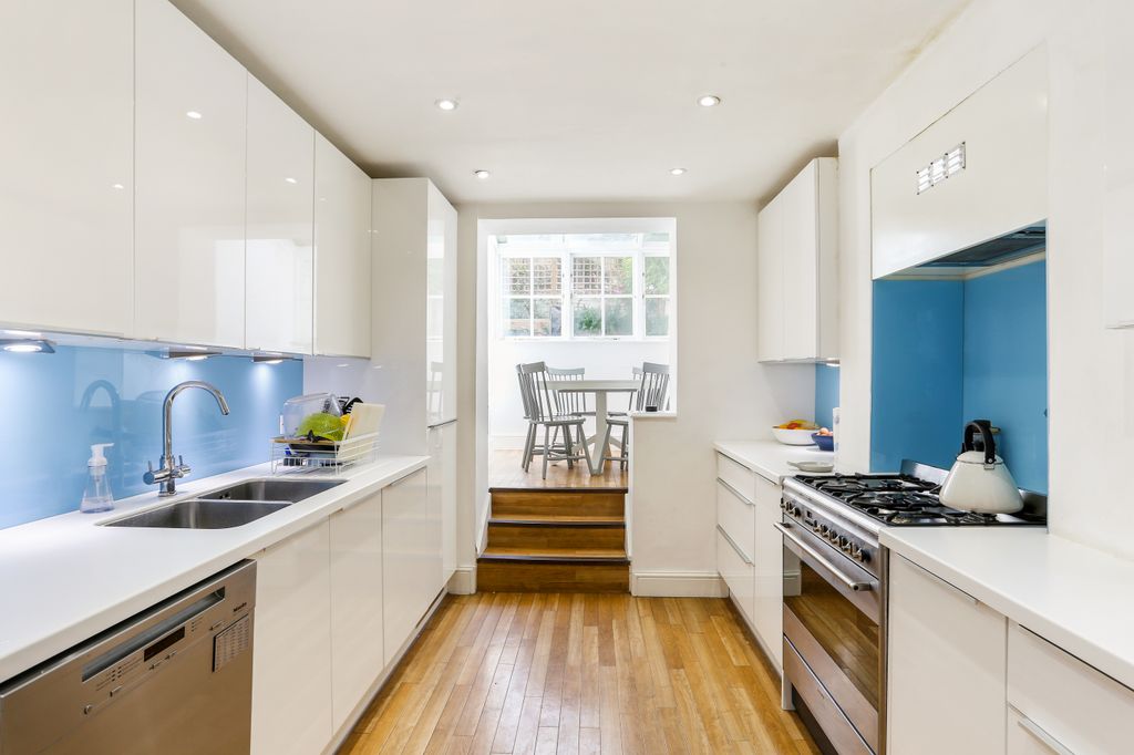 Property photo 3 of 14 Kitchen